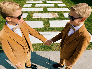 Costume formel en velours marron pour garçons, ensemble 3 pièces – Blazer, gilet et pantalon de luxe avec nœud papillon |   Costume de mariage et de fête pour enfants - Product Image 4