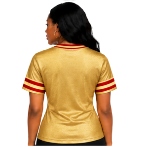 Camiseta de Fútbol Americano PDK para Mujer, Dorado y Rojo, Números 1923, Corona de Laurel, Cuello en V, Ribete a Rayas, Manga Corta, Artículos de la Hermandad - Product Image 2