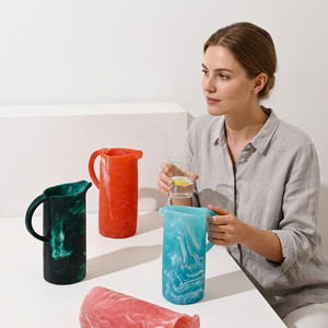 Ensemble de pichets modernes en résine marbrée, incassables, écologiques, compatibles lave-vaisselle, pour vin et bière, idéal pour les fêtes, couleur personnalisable - Product Image 1