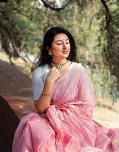 Sari de Algodón y Seda Rosa Pastel con Blusa Blanca, Tejido a Mano, Ropa Étnica Tradicional de Verano para Mujer, para Bodas y Fiestas Indias - Product Image 3