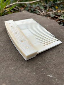 Peigne en os naturel fait main pour les soins des cheveux - Product Image 2