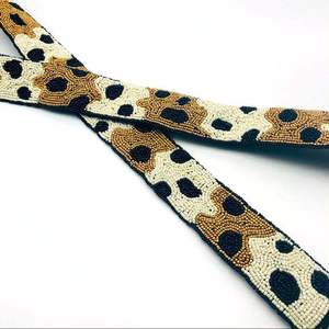 Sangle de sac/bandoulière en perles brodées à la main, design tendance et luxueux, avec lettres personnalisées, couleur et forme au choix - Product Image 1