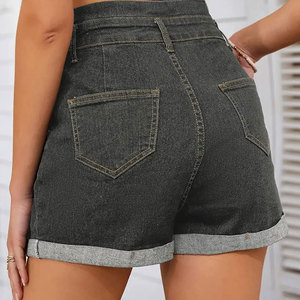 Shorts en jean délavé taille haute avec ourlet retroussé et fermeture boutonnée pour femme, style décontracté - Product Image 4