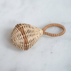 Mordedor vibrador hecho a mano con asa de anillo, juguetes para bebés recién nacidos, mordedores tejidos de ratán - Product Image 3