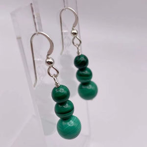 Magnifiques boucles d'oreilles pendantes vintage en laiton sterling et pierre de malachite, cadeau haut de gamme à prix de gros - Product Image 1