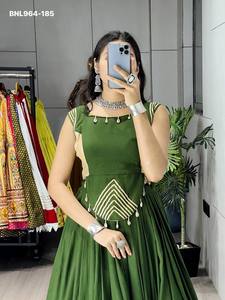 Lehenga de rayón y algodón de primera calidad con borde Gota Patti y vuelo completo - Proveedor de blusas estilo corsé y con trabajo Kodi de Surat - Product Image 4