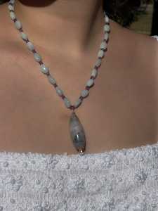 Collar de Plata de Ley Natural con Cuentas y Colgante de Fluorita, Cierre de Palanca Plateado, Joyería Minimalista Hecha a Mano para Mujer, Ideal para Fiestas - Product Image 3