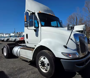 Camión International 8600 (4X2) de Eje Único y Cabina Diurna, Modelo 2018, Económico - 365HP, Transmisión Automática de 6 Velocidades, Listo para Envío Mundial - Product Image 3