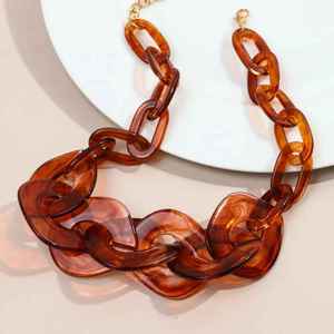 Collier en résine au design unique, bijoux faits main sur mesure pour boutiques, disponible en qualité export et artisanat en résine. - Product Image 1