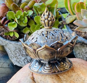 Brûleur d'encens créatif en céramique, style pagode, en métal et fer forgé, à refoulement d'encens arabe, pour la décoration intérieure - Product Image 1