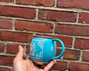Taza de Cobre Azul con Diseño Floral Grabado, Perfecta para Té y Agua Detox, Vajilla Tradicional para el Hogar y Bienestar - Product Image 4