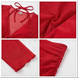 Ensemble 2 pièces en mousseline de soie rouge, haut court à col en V profond et manches longues avec jupe portefeuille à nouer à la taille, tenue de plage pour femme - Product Image 4