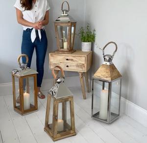 Lanterne en métal au fini exclusif pour un style intérieur haut de gamme offrant un look raffiné et une éclairage chaleureux - Product Image 2