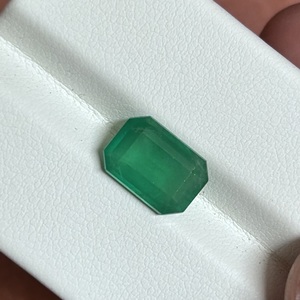 Esmeralda Zambiana Natural de Alta Calidad, 2.65 Quilates, Verde Intenso, Facetada, Piedra Suelta para Fabricación de Joyería - Product Image 4
