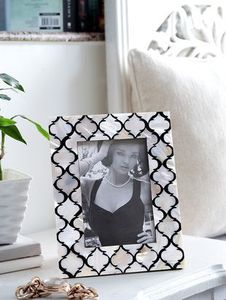 Marco de Fotos Versátil con Incrustaciones de Madreperla, Diseño Floral, Hecho a Mano, Marco de Resina MDF, Precio de Venta Directa - Product Image 4