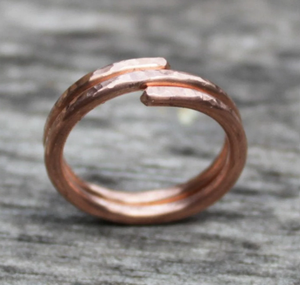Bague en cuivre pur massif, vintage, forgée à la main, double couche, à extrémité martelée, à surface ouverte, avec bordure en cuivre massif - Product Image 1