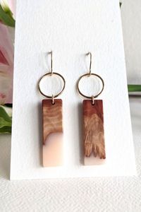 Pendientes artísticos de madera y resina epoxi, joyería de moda, pendientes ligeros hechos a mano para niñas - Product Image 2