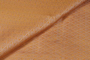 ผ้าโพลีโบรเคดลายดอกไม้ทันสมัย เนื้อผ้าเรียบเนียน เหมาะสำหรับตัดชุดเดรส ชุดราตรี เสื้อผ้าชาติพันธุ์ และใช้ตกแต่งบ้าน - Product Image 3