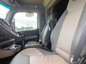 Camion tracteur poids lourd d'occasion 6x4 diesel, véhicule utilitaire pour la logistique et le transport de matériaux de construction - Product Image 6