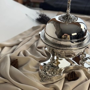Elegante Servidor Redondo de Acero Inoxidable con Tapa para Bodas y Banquetes al Mejor Precio - Product Image 2
