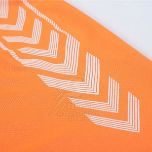Uniforme de football personnalisé avec logo imprimé, disponible en plusieurs tailles et couleurs, idéal pour les écoles, les clubs et les équipes professionnelles - Product Image 5