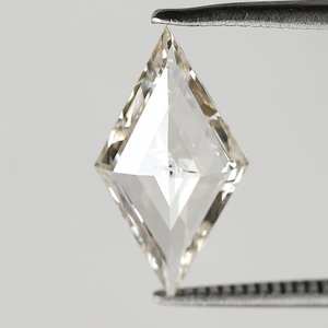 Diamante cultivado en laboratorio con corte romboide VVS para la fabricación de anillos de compromiso, certificado por IGI, fabricante de diamantes sueltos de lujo de la India. - Product Image 4