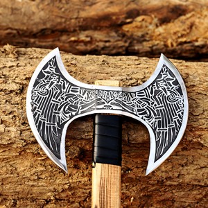 Hacha Vikinga de Doble Hoja Forjada a Mano – Cabeza de Acero al Carbono Grabada con Ácido, Mango de Madera de Fresno Sólido con Funda de Cuero, Hachas OEM Personalizadas - Product Image 3