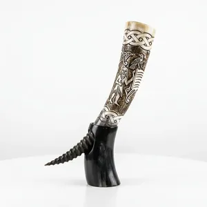 Corne à boire artisanale en corne de buffle sculptée avec un motif en nœud, forme naturelle, imitation antique, objet de collection - Product Image 2