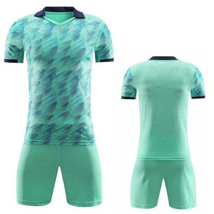 Ensemble maillot et short de football personnalisés pour homme, impression sublimée, 100 % polyester, séchage rapide, respirant, coupe athlétique, toutes saisons - Product Image 5