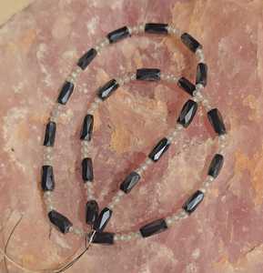 ลูกปัดมอยส์ซาไนต์ทรงแฟนซีสีขาวและสีดำขนาด 3 มม. งานแฮนด์เมด คุณภาพ AAA สำหรับทำเครื่องประดับและสินค้าอื่นๆ - Product Image 3