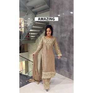 Bel ensemble de costume haut-bas brodé et Dupatta pour femmes avec travail de séquence - Product Image 3