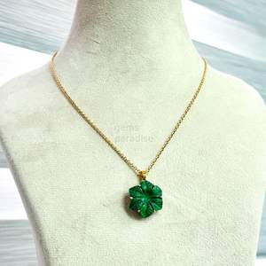 Collar con colgante de flor de malaquita tallada a mano para mujer, piedra preciosa de malaquita, venta al por mayor - Product Image 3