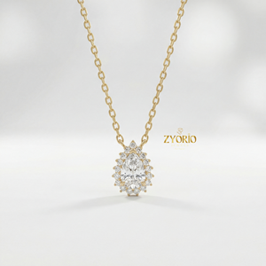 Colgante de Lujo con Diamantes en Forma de Pera Dorada y Halo de Diamantes Brillantes, Diseño Elegante y Atemporal, Cadena de Eslabones para Bodas, Fiestas y Aniversarios - Product Image 1