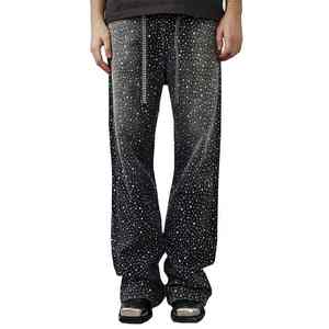 Libérez votre diva intérieur avec nos jeans glamour taille haute ornés de cristaux fins sur ce pantalon en denim à strass. - Product Image 4