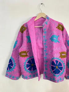 Chaqueta Boho Rosa con Bordado Suzani, Diseño Floral Hecho a Mano en Algodón, Cuello Alto, Estilo Étnico Vintage, Ropa Exterior para Mujer - Product Image 4