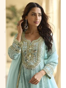 Ensemble de luxe bleu poudré : Kurti court à imprimé floral et œillets, richement orné de broderies miroir, pantalon palazzo large et dupatta - Product Image 2