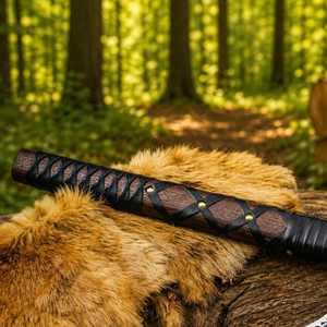 Hacha Vikinga Nórdica con Funda de Cuero – Hacha Forjada a Mano con Púas, Tipo Tomahawk, para Camping, Supervivencia, Corte de Leña, Regalo Único - Product Image 6