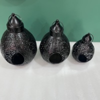 Ensemble de 3 nichoirs à oiseaux suspendus en fer au design artisanal moderne avec finition noire pour usage extérieur décoratif BH689 ABC