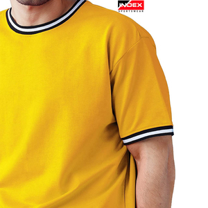 Camiseta de Manga Corta Amarilla para Hombre INDEX, Cuello Redondo, Informal, de Algodón Jersey, Color Sólido, Corte Regular, con Ribete en Contraste - Product Image 4