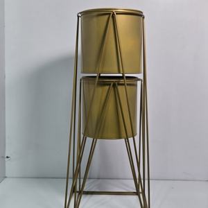 Support à plantes en métal doré, lot de 2, support à plantes géométrique en fil métallique pour intérieur, pot moderne, décoration de la maison, support à fleurs au sol, WB Inc India - Product Image 2