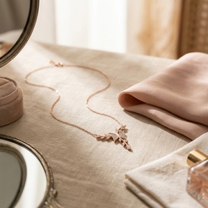 สร้อยคอรูปผีเสื้อ ทอง 14k ประดับเพชรแบบ Pave จี้รูปผีเสื้อ ผลิตในอินเดีย จี้น่ารักแบบสั่งทำ ทองคำแท้ 18k เครื่องประดับชั้นดี - Product Image 4
