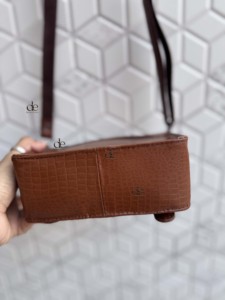 High Quality 2026 Genuine Leather <b>Handbag</b> Cross Body Bag Shoulder Strap Classic Metal Hasp Closure Stylish Daily Use <b>Handbag</b> - Product Image 4