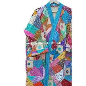 Veste Kantha vintage décontractée pour femme, séchage rapide, col en V, robe kimono, rembourrage en coton fait main, motif floral, cadeau idéal pour maman - Product Image 2