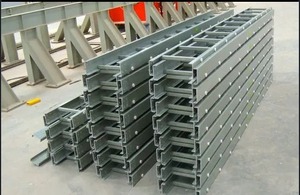 รางเคเบิลไฟเบอร์กลาส FRP แบบไม่นำไฟฟ้า หนา 4 มม. ระบบรองรับสายเคเบิลทนการกัดกร่อน สำหรับสภาพแวดล้อมภายนอกที่มีฤทธิ์กัดกร่อนรุนแรง - Product Image 1