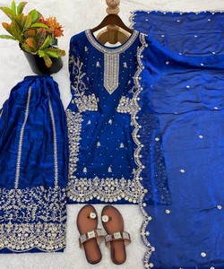 Conjunto de Diseñador Fendi: Top de Seda con Bordado y Lentejuelas, Pantalón Palazzo y Dupatta, Ropa Festiva, Precio al por Mayor, Prenda Étnica Azul - Product Image 5