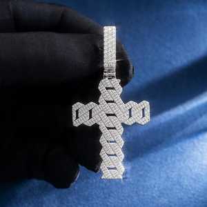 Colgante de cruz cubana estilo hip hop totalmente engastado, de plata de ley 925, moissanita de lujo, chapado en oro de 18K, engaste de garra, diamante Dvars - Product Image 5