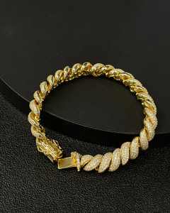 สร้อยข้อมือเงินแท้ 925 ชุบทอง ประดับเพชรโมอิสซาไนต์ VVS สไตล์คิวบัน ฮิปฮอป ไมอามี คิวบัน ลิงค์ - Product Image 4