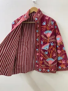 Chaqueta de terciopelo hecha a mano para mujer, con bordado floral, trabajo Aari de Cachemira, abrigo étnico de invierno, ropa de fiesta, abrigo corto de terciopelo. - Product Image 4