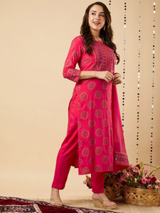 Conjunto de Kurti y Pantalón de Algodón Rojo de Secado Rápido para Mujer, con Dupatta, Estilo Tradicional Indio-Pakistaní, Largo hasta la Rodilla, Corte Regular, para Diwali y Bodas - Product Image 4