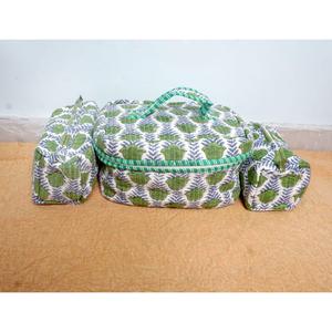 Ensemble de 3 trousses de toilette matelassées indiennes en coton écologique de qualité supérieure avec fermeture éclair et poignée souple, pour femme, avec pompons, pour le voyage et le rangement de maquillage - Product Image 1